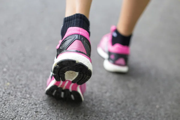 Runner kadın ayakkabı — Stok fotoğraf
