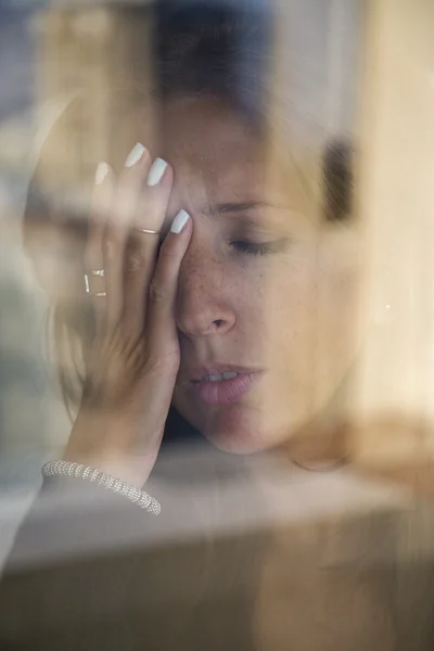 Worried young woman — Stock Photo, Image