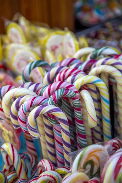 Piyasada renkli lolipop — Stok fotoğraf
