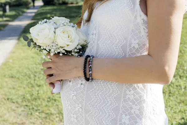 Beautiful pregnant bride — Stock Photo, Image