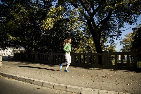 Young woman running — Stock Photo, Image