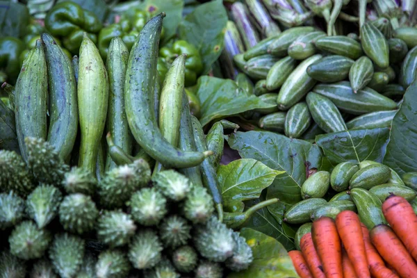 Produtos hortícolas frescos no mercado — Fotografia de Stock