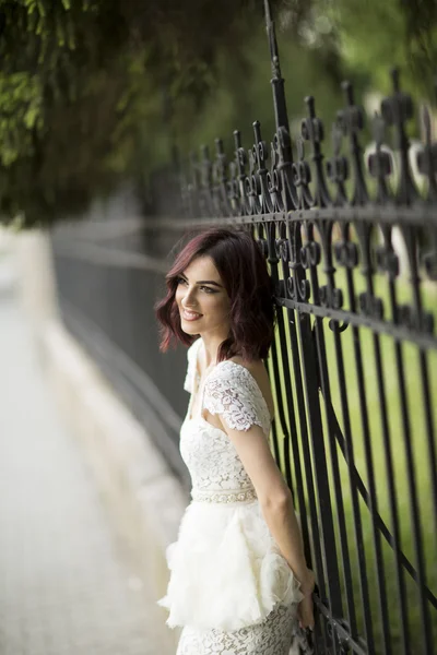 Young woman in white drress — Stock Photo, Image