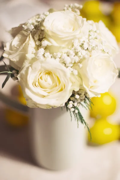 Svatební kytice ve váze — Stock fotografie