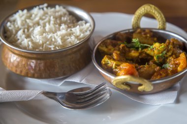 Vejetaryen köri ve pilav