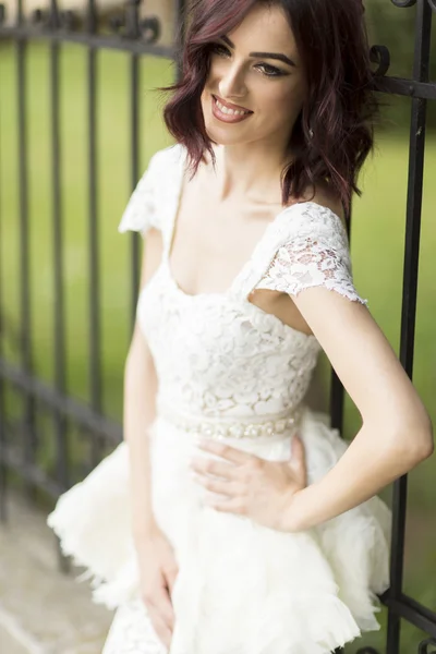 Young woman in white drress — Stock Photo, Image