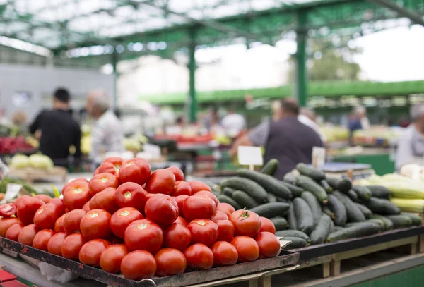 Färska grönsaker på marknaden — Stockfoto