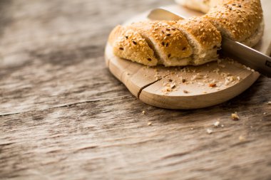 Taze pişmiş ekmek.