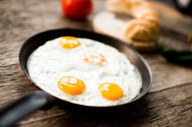 Tavada kızarmış yumurta.