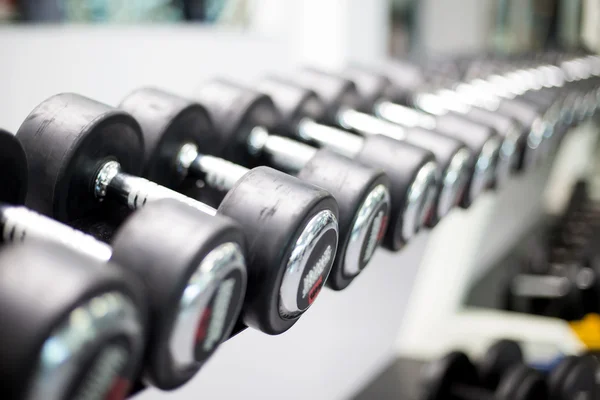 Spor salonu dumbbells görünümü — Stok fotoğraf