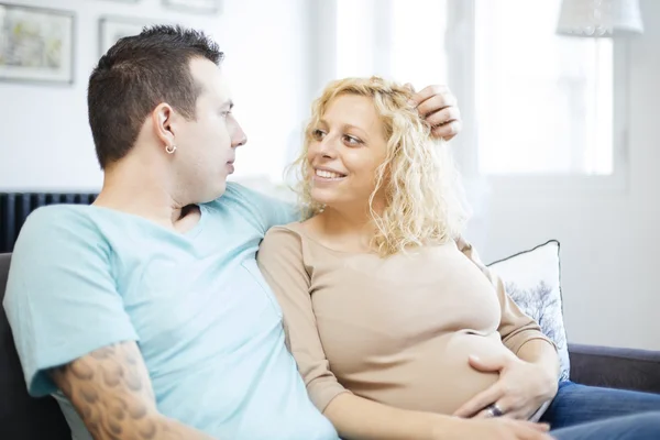 Couple attendre bébé — Photo