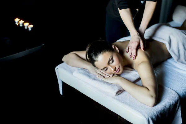 Woman having massage — Stock Photo, Image