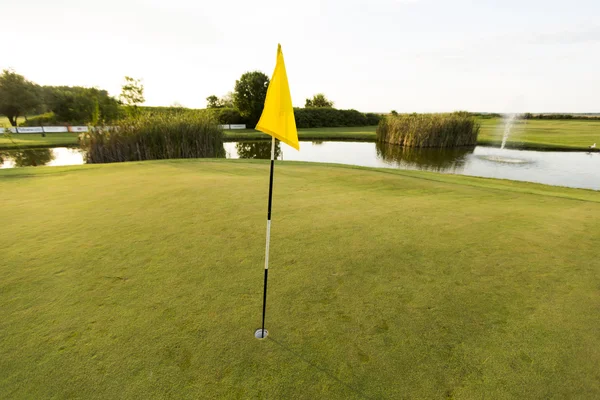 Widokiem na pole golfowe — Zdjęcie stockowe