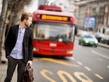 Kızıl saçlı adam.