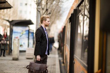 Kızıl saçlı adam.