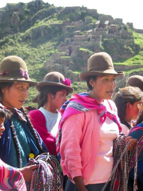 Markette kimliği belirsiz kişi