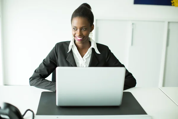 Young woman in the office — Stock Photo, Image