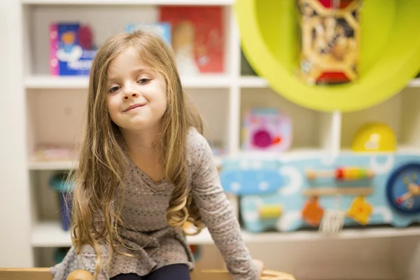 Menina no parque infantil — Fotografia de Stock