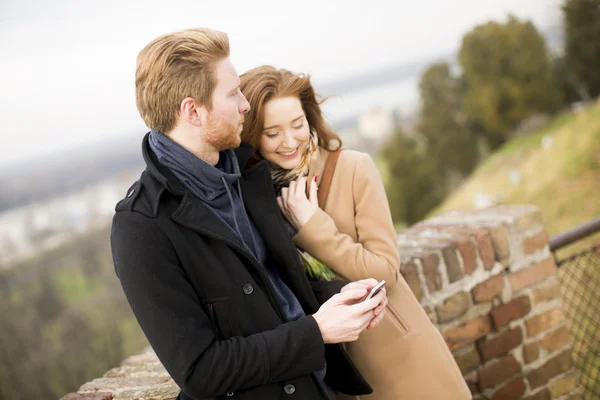 Giovane coppia amorevole — Foto Stock