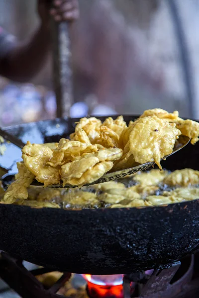 Fritování potravin v Bombaji — Stock fotografie