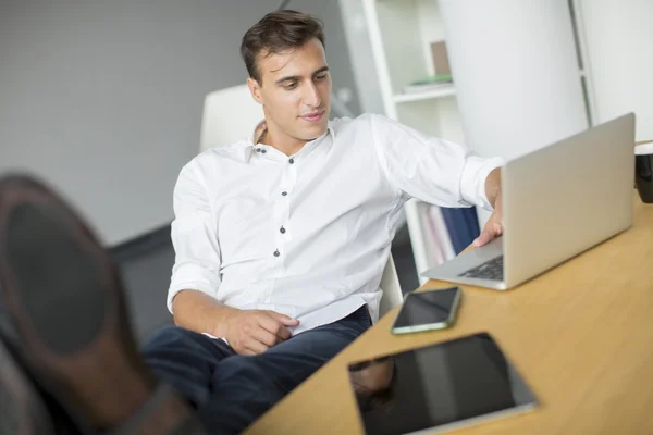 Man relaxing in the office — Stock Photo, Image
