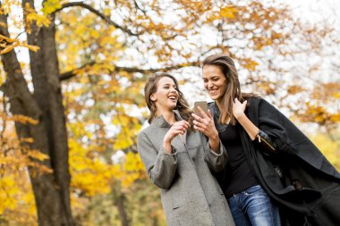 genç ve güzel kadınlar