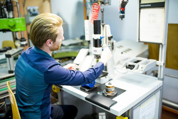 Engineer while working in the factory — Stock Photo, Image