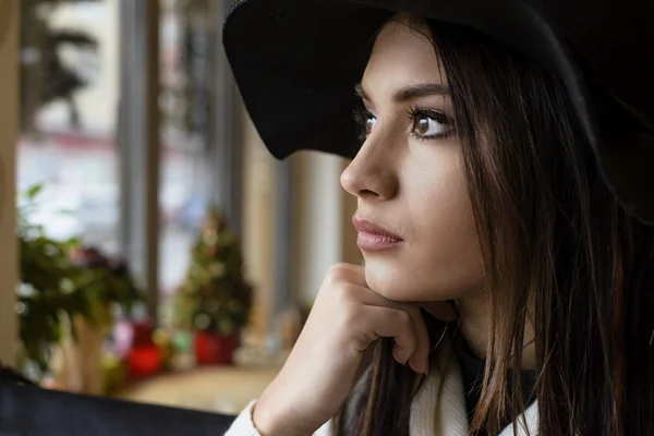 Mujer bastante joven — Foto de Stock