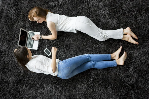 Women relaxing on the carpet — Stock Photo, Image