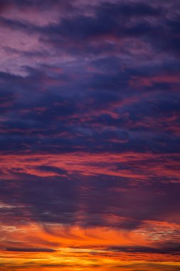 Kızıl gökyüzünün görünümü