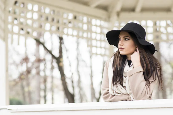 Bella giovane donna — Foto Stock