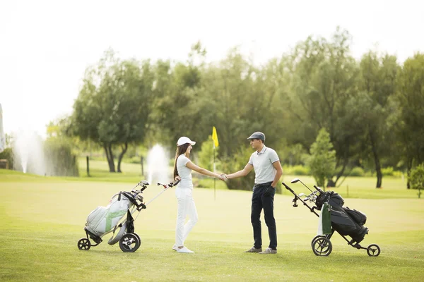 Couple au terrain de golf — Photo