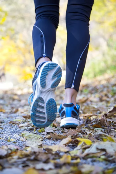 Running feet of young woman — Stock Photo, Image