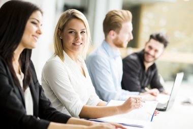 Ofiste çalışanlar.