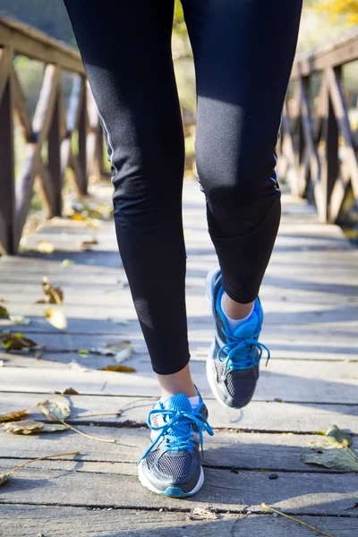 Running feet of young woman — Stock Photo, Image