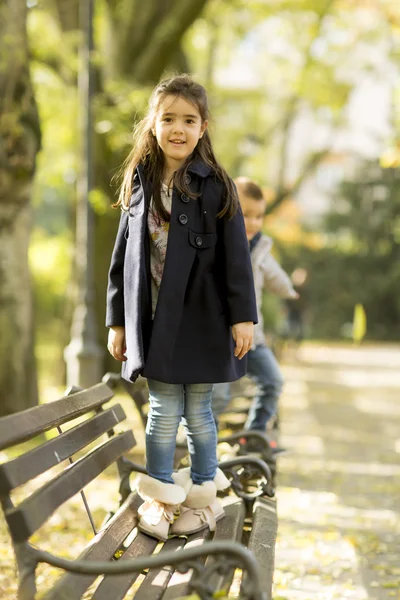 Children on the bench — Stock Photo, Image