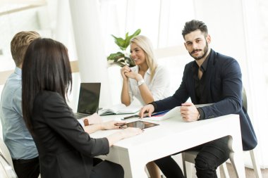 Ofiste çalışanlar.