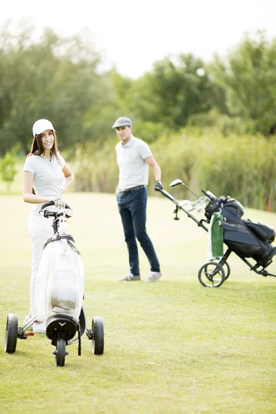 Couple at golf court — Stock Photo, Image