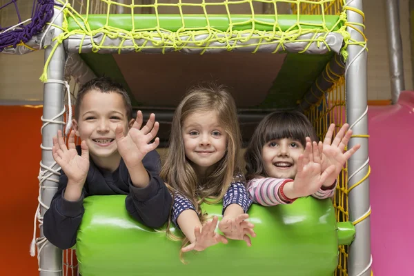 Aranyos gyerekek a játszótéren — Stock Fotó