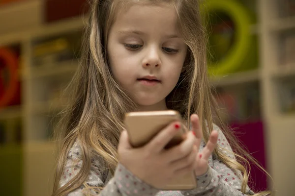 Girl with mobile phone — Stock Photo, Image