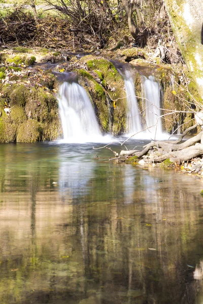 Vue cascade d'eau — Photo