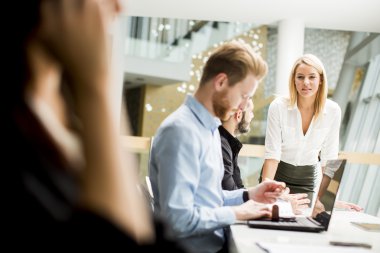 Ofiste çalışanlar.