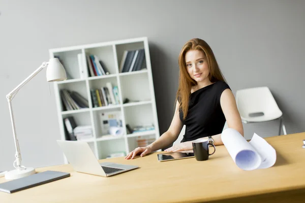Woman coffe in office — Stock Photo, Image