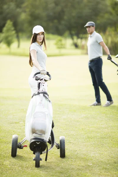 Couple au terrain de golf — Photo