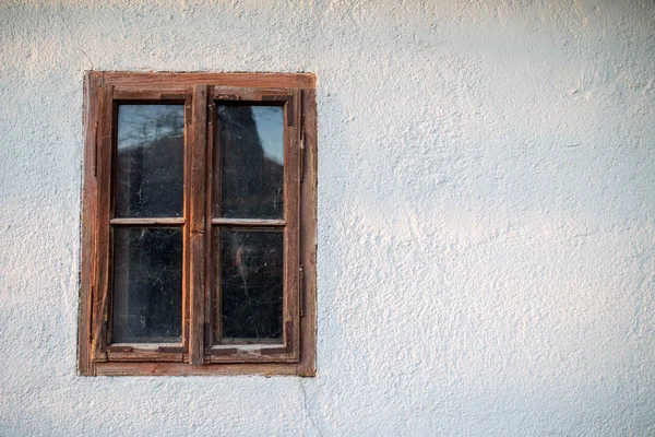 Fereastră veche din lemn — Fotografie, imagine de stoc