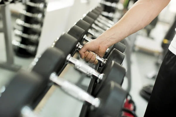 Manubri in palestra primo piano — Foto Stock