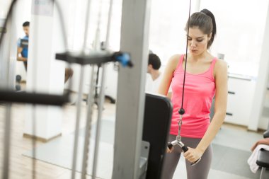 Eğitim salonunda kadın