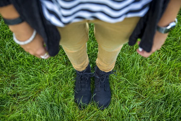 Piedi e gambe visti dall'alto — Foto Stock