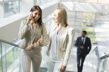 Ofiste çok ırklı insanlar