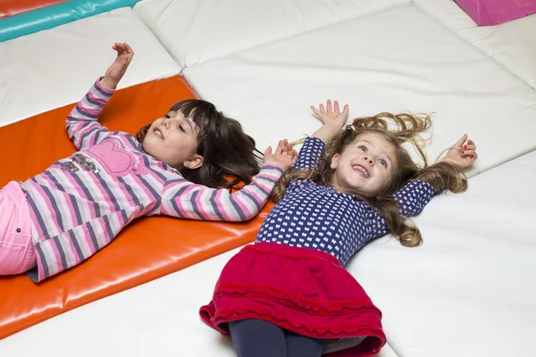 Menina no parque infantil — Fotografia de Stock